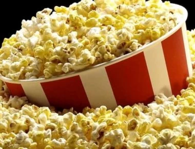 Πώς προκύπτει το κίτρινο χρώμα στα ποπ κορν του σινεμά;